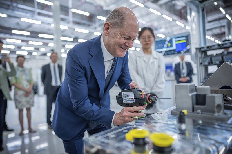 German Chancellor Olaf Scholz visits the Bosch hydrogen drive production facility in southwest China's Chongqing Municipality, April 14, 2024. /CFP