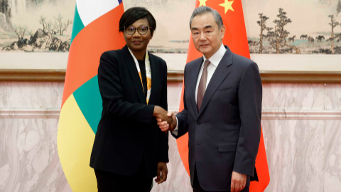 Chinese Foreign Minister Wang Yi shakes hands with Minister for Foreign Affairs of the Central African Republic Sylvie Baipo-Temon, Beijing, China, April 15, 2024. /Chinese Foreign Ministry