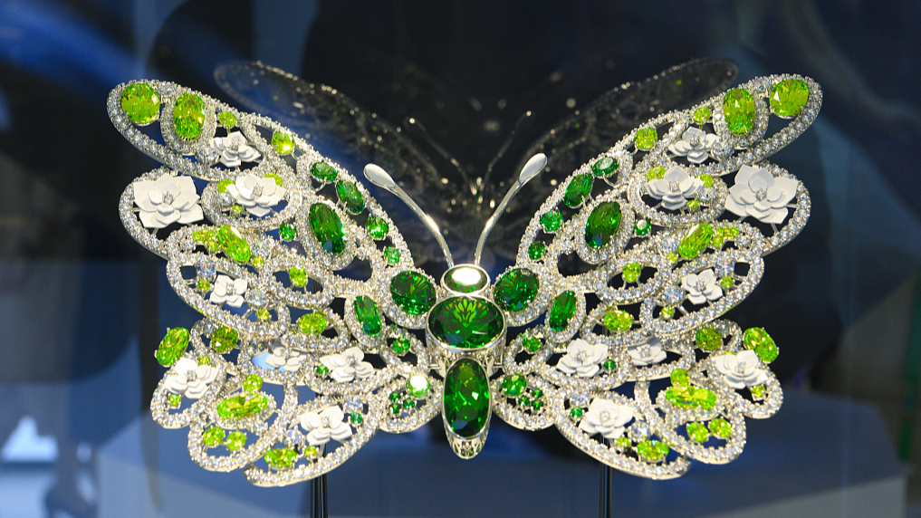 A piece of jewelry designed with artificial intelligence is displayed at the 4th China International Consumer Products Expo in Haikou, capital of south China's Hainan Province, April 13, 2024. /CFP