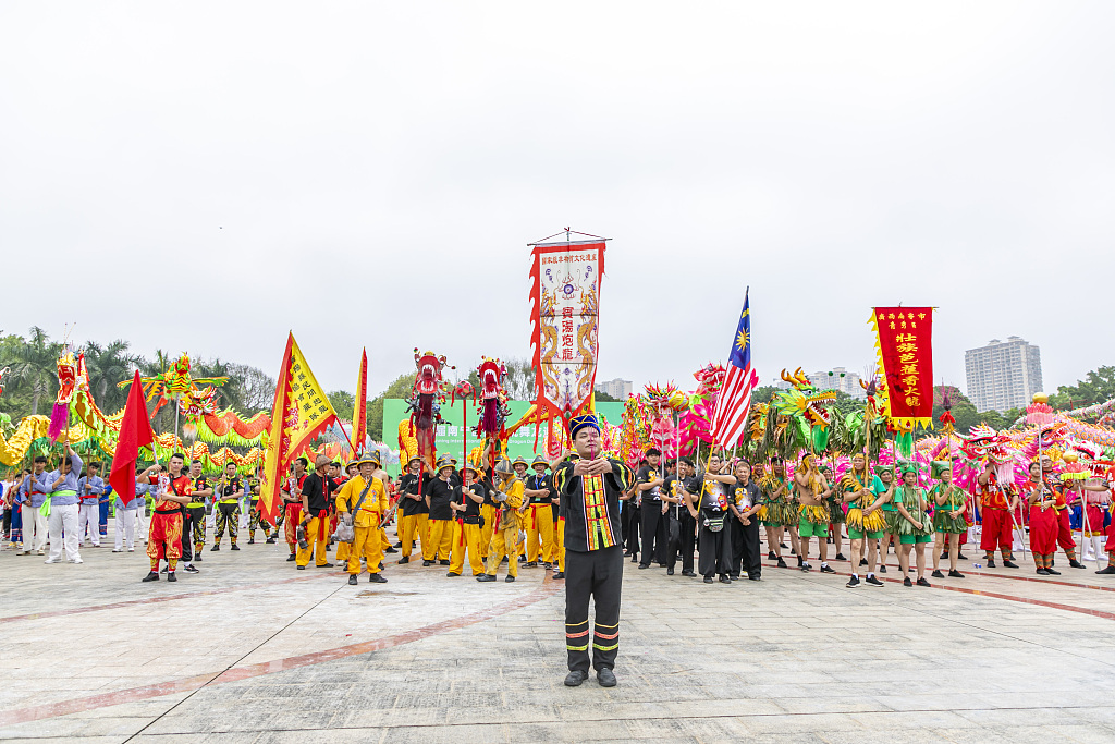 Troupes line up to perform dragon dances in Nanning, Guangxi, April 12, 2024. /CFP