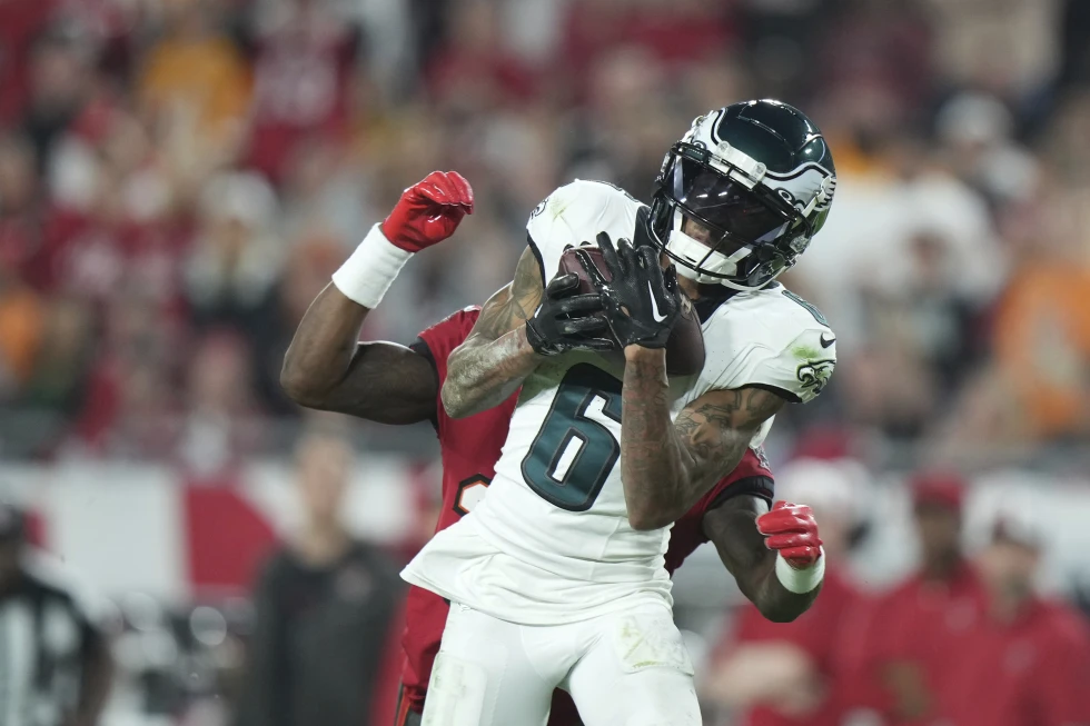 Wide receiver DeVonta Smith of the Philadelphia Eagles catches the ball in the National Football Conference Wild Card Game against the Tampa Bay Buccaneers at Raymond James Stadium in Tampa, Florida, January 15, 2024. /AP