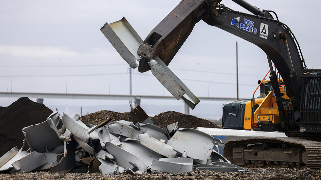 A shearer breaks apart salvaged pieces of the collapsed Francis Scott Key Bridge at Tradepoint Atlantic, April 12, 2024, in Sparrows Point, Maryland, United States. /CFP