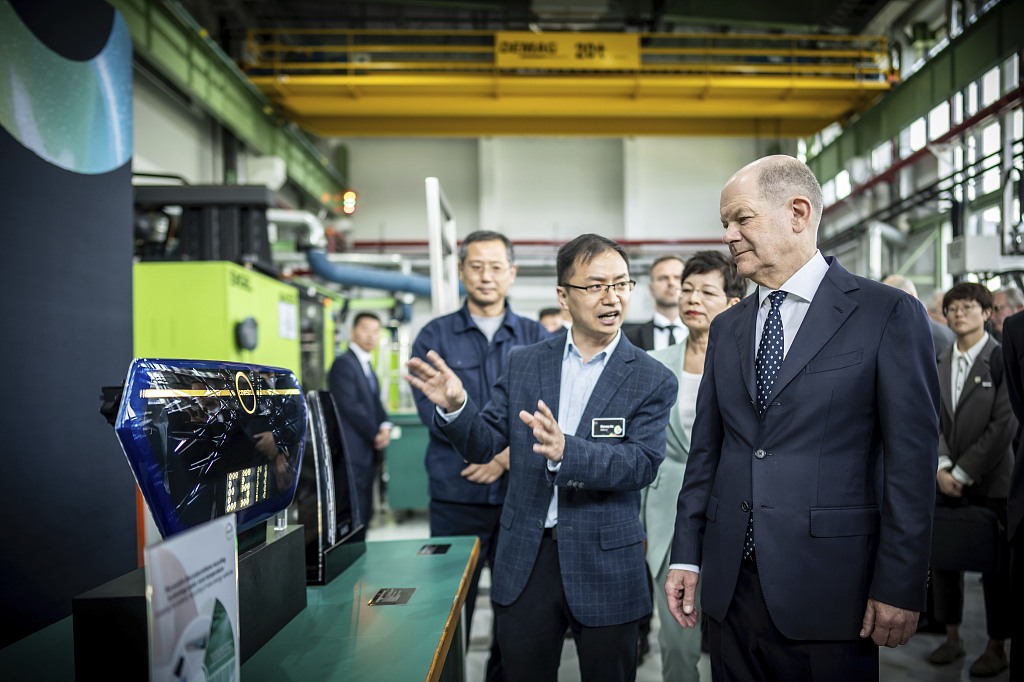 German Chancellor Olaf Scholz visits Covestro's Asia-Pacific innovation center, Shanghai, China, April 15, 2024. /CFP