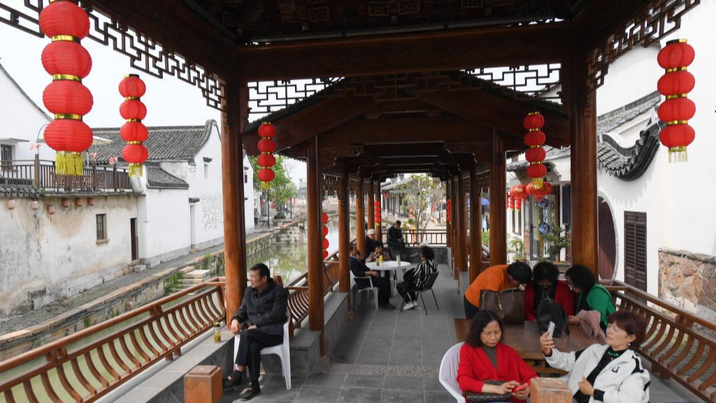 Tourists have a rest in Yigao Village of Huzhou City, east China's Zhejiang Province, April 11, 2024. /Xinhua