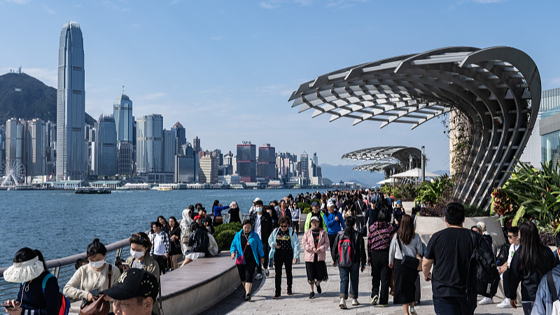 Tourists visit the Avenue of Stars in Tsim Sha Tsui in Hong Kong, China in January 2024. /CFP
