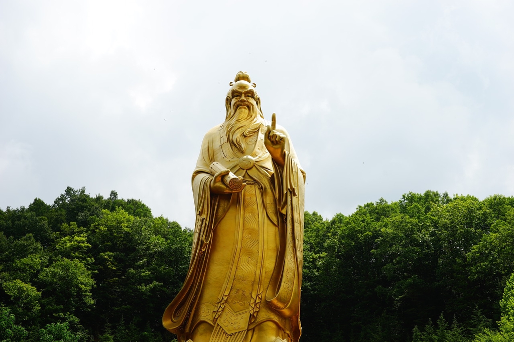 A file photo shows a statue of Laozi, the founder of Taoism, at the Laojun Mountain scenic area in Luanchuan County, Henan Province. /IC