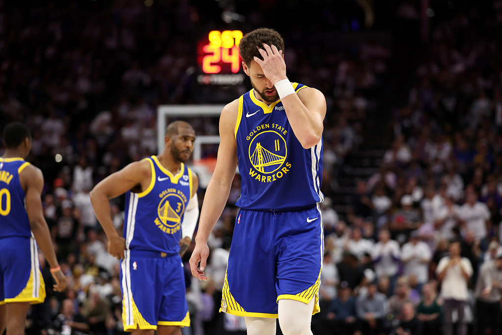 Klay Thompson (#11) of the Golden State Warriors looks on in the Western Conference play-in tournament game against the Sacramento Kings at Golden 1 Center in Sacramento, California, April 16, 2024. /CFP