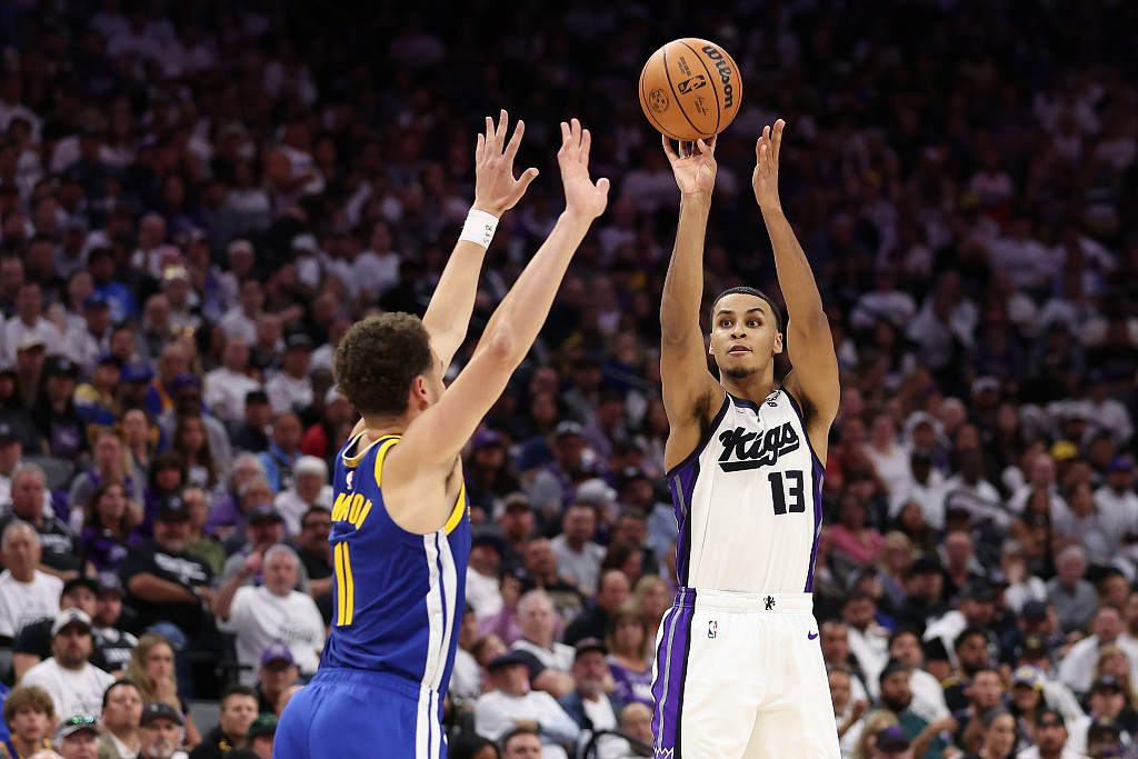Keegan Murray (#13) of the Sacramento Kings shoots in the Western Conference play-in tournament game against the Golden State Warriors at Golden 1 Center in Sacramento, California, April 16, 2024. /CFP