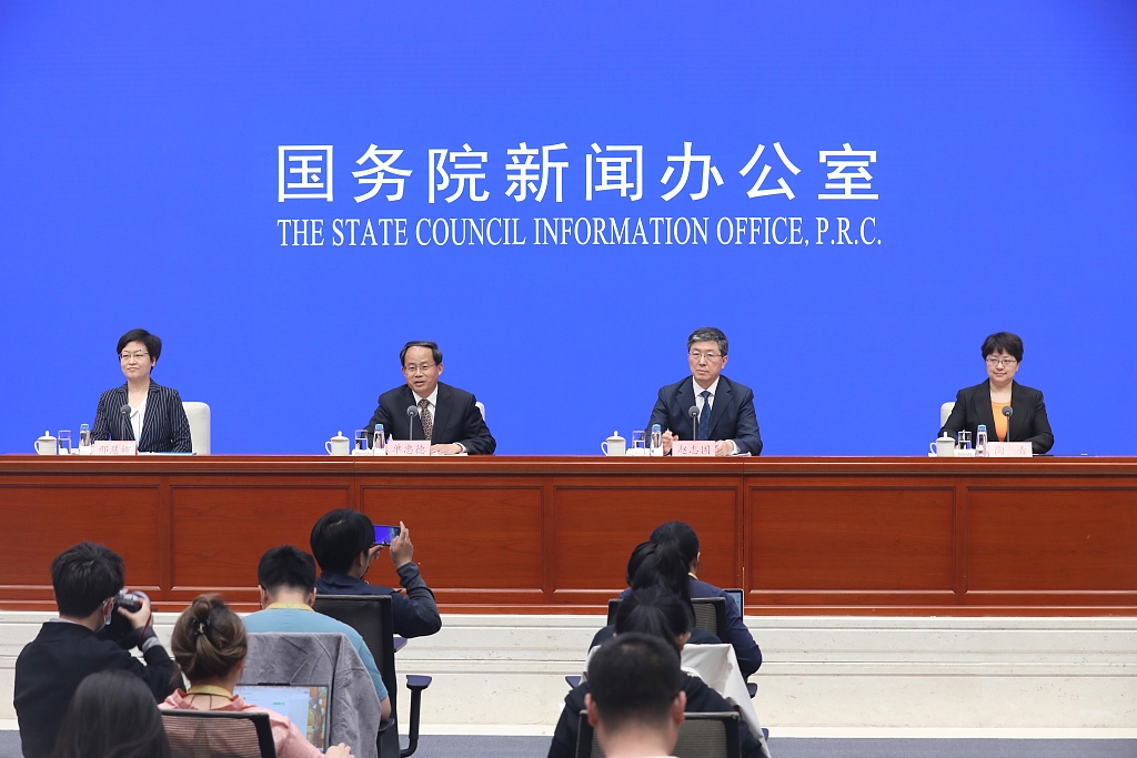 Shan Zhongde, vice minister of the Ministry of Industry and Information Technology, introduces developments in the first quarter of 2024 at a press conference held by the Information Office of the State Council in Beijing, China on April 18, 2024./CFP