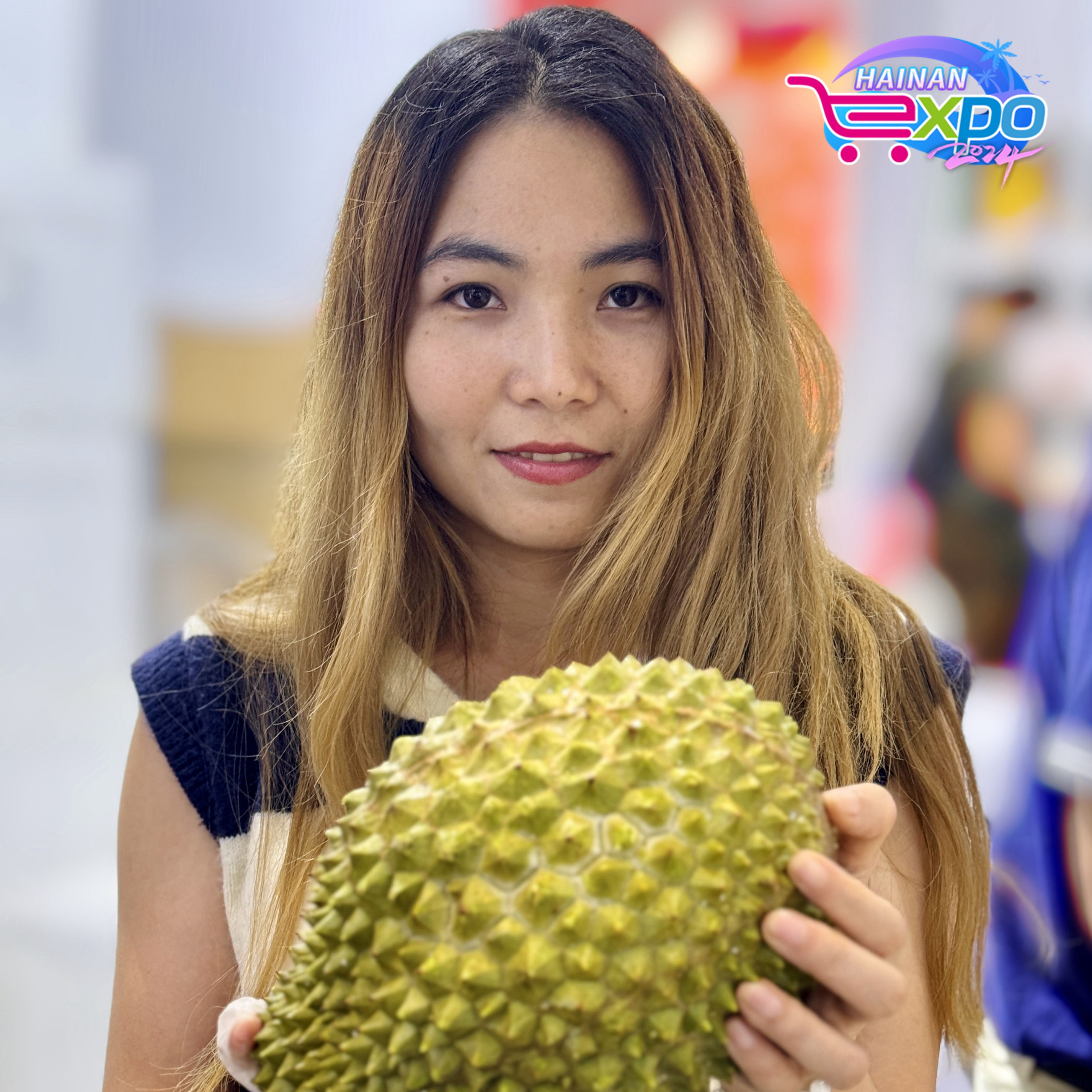 An exhibitor at Malaysia's booth poses for a photo at the fourth China International Consumer Products Expo, Haikou City, south China's Hainan Province, April 16, 2024. Guo Meiping/CGTN