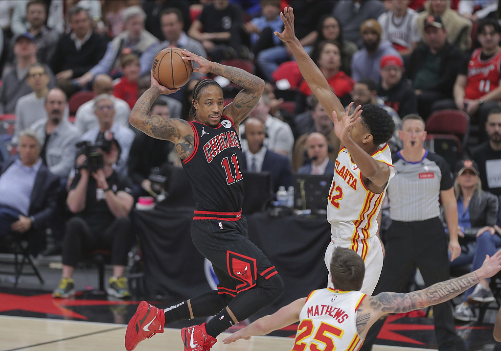 DeMar DeRozan (#11) of the Chicago Bulls passes in the NBA Eastern Conference play-in tournament game against the Atlanta Hawks at the United Center in Chicago, Illinois, April 17, 2024. /CFP