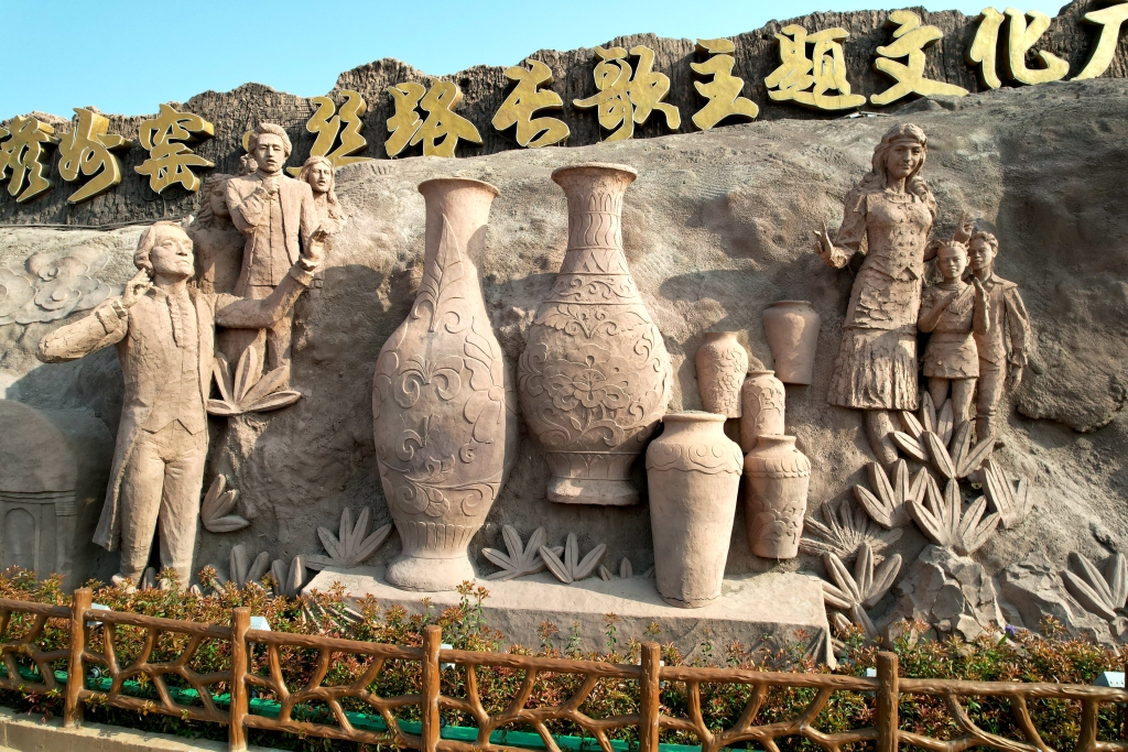 A section of a mural depicting the heritage of the Cizhou kiln in Handan, Hebei Province, April 17, 2024 /CFP