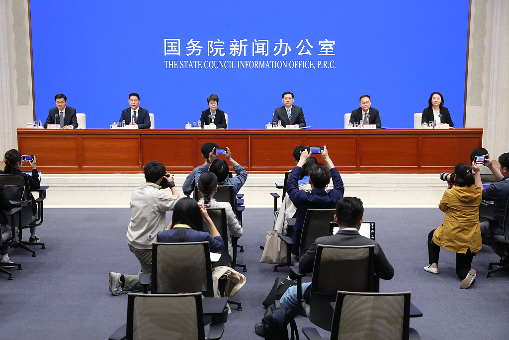 Chinese officials at a press conference to talk about the country's first-quarter business operations and work updates. /CFP