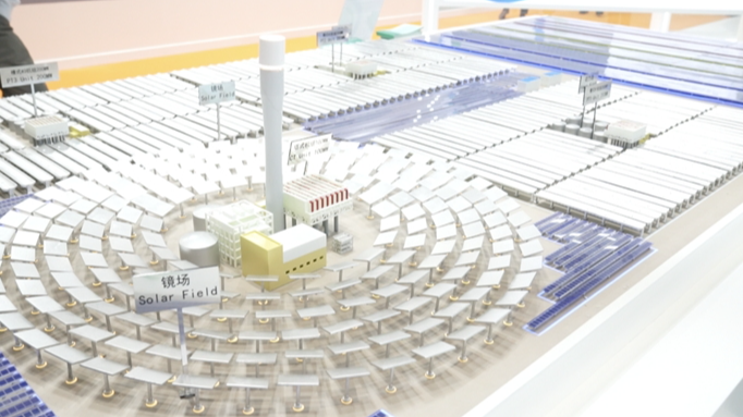The scale model of the Mohammed bin Rashid Al Maktoum Solar Park in the United Arab Emirates is showcased at the World Future Energy Summit. /CMG