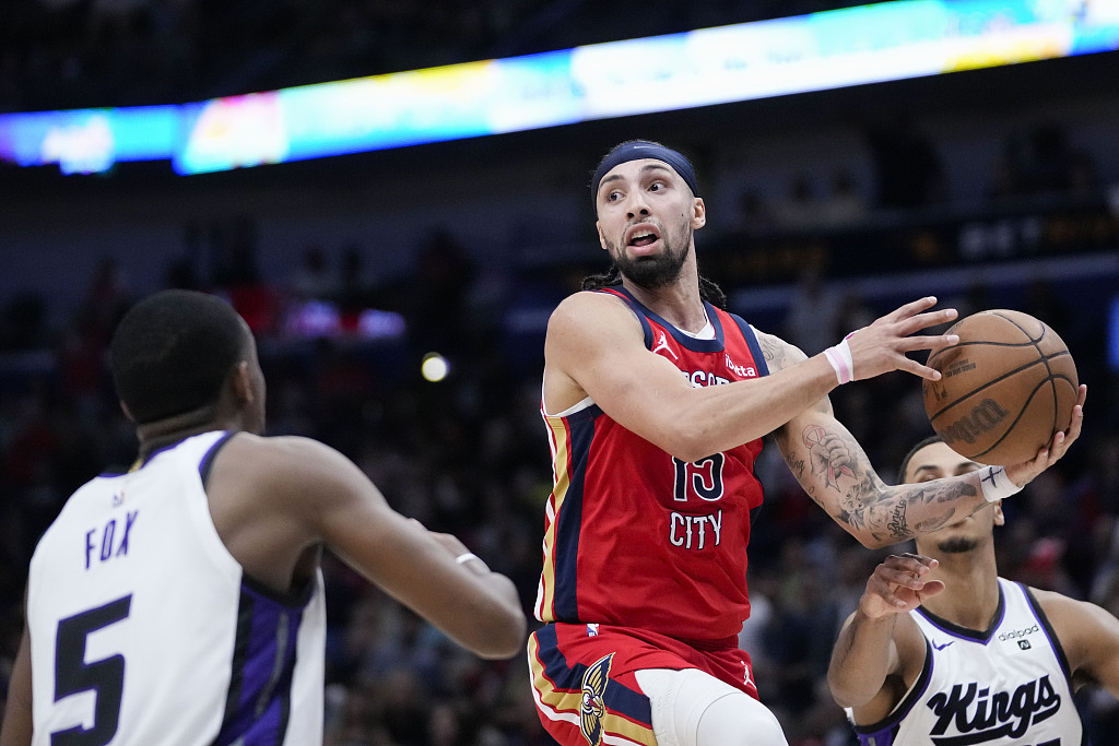 Jose Alvarado (#15) of the New Orleans Pelicans passes in the NBA Western Conference play-in tournament game against the Sacramento Kings at Smoothie King Center in New Orleans, Louisiana, April 19, 2024. /CFP