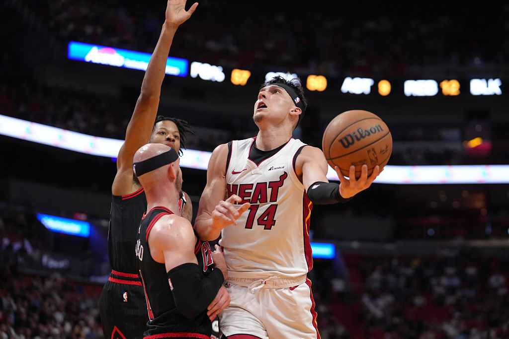 Tyler Herro (#14) of the Miami Heat drives toward the rim in the NBA Eastern Conference play-in tournament game against the Chicago Bulls at Kaseya Center in Miami, Florida, April 19, 2024. /CFP