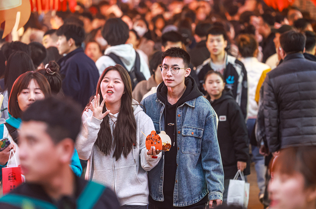 The commercial pedestrian street Shenyang Zhongjie is crowded with people in Shenyang, northeast China's Liaoning Province, March 23, 2024. /CFP
