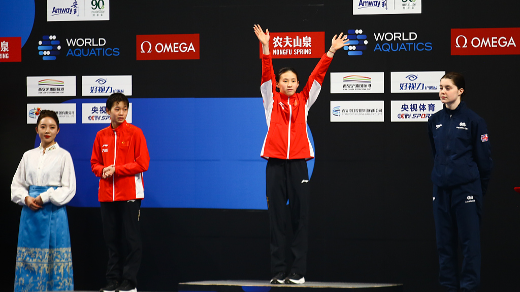 Chen Yuxi (C) celebrates after winning the women's 10m platform at the World Aquatics Diving World Cup Super Final in Xi'an, northwest China's Shaanxi Province, April 21, 2024. /CFP