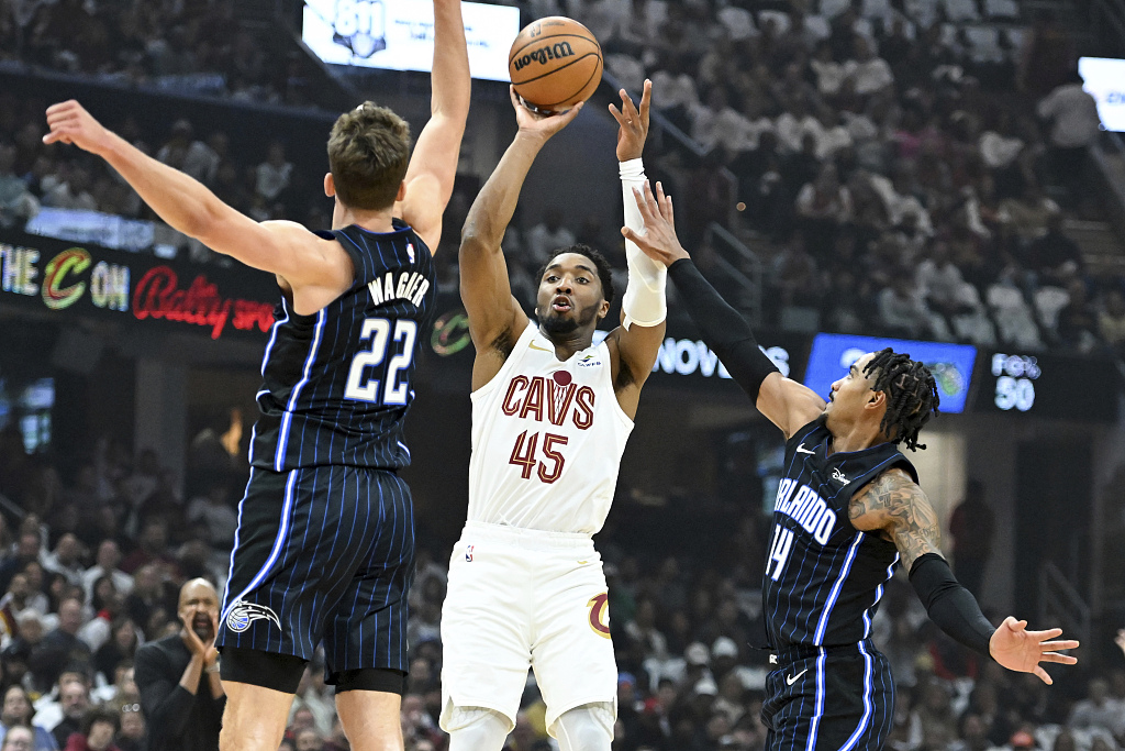 Donovan Mitchell (#45) of the Cleveland Cavaliers shoots in Game 1 of the NBA Eastern Conference first-round playoffs against the Orlando Magic at the Rocket Mortgage FieldHouse in Cleveland, Ohio, April 20, 2024. /CFP