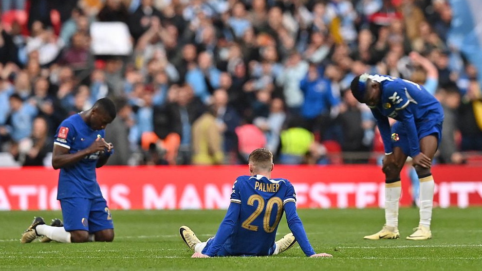 Chelsea players react on the final whistle after their clash with Manchester City at Wembley Stadium in London, England, April 20, 2024. /CFP