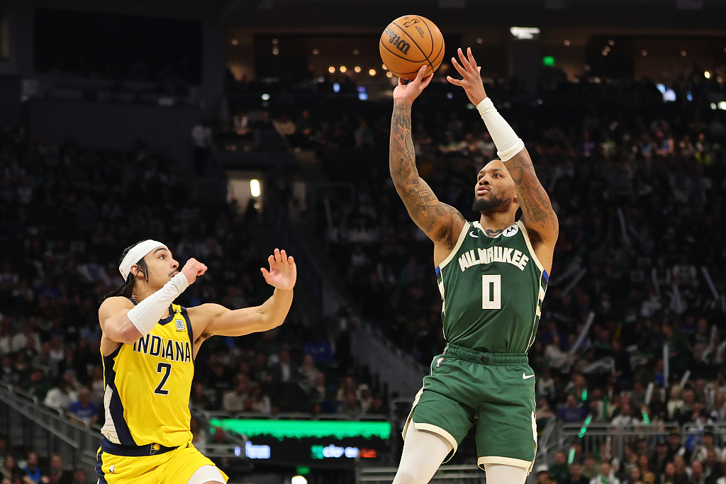 Damian Lillard (R) of the Milwaukee Bucks shoots in Game 1 of the NBA Eastern Conference first-round playoffs against the Indiana Pacers at Fiserv Forum in Milwaukee, Wisconsin, April 21, 2024. /CFP