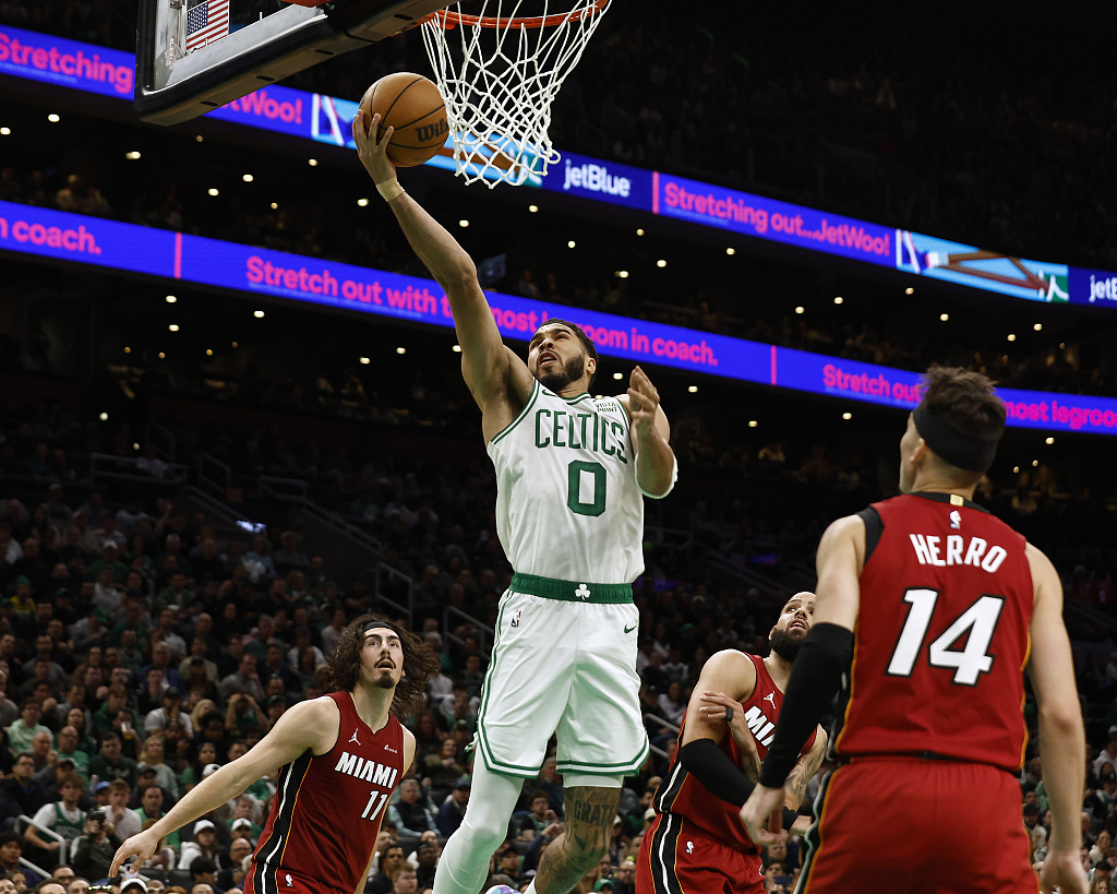 Jayson Tatum (#0) of the Boston Celtics drives toward the rim in Game 1 of the NBA Eastern Conference first-round playoffs against the Miami Heat at TD Garden in Boston, Massachusetts, April 21, 2024. /CFP