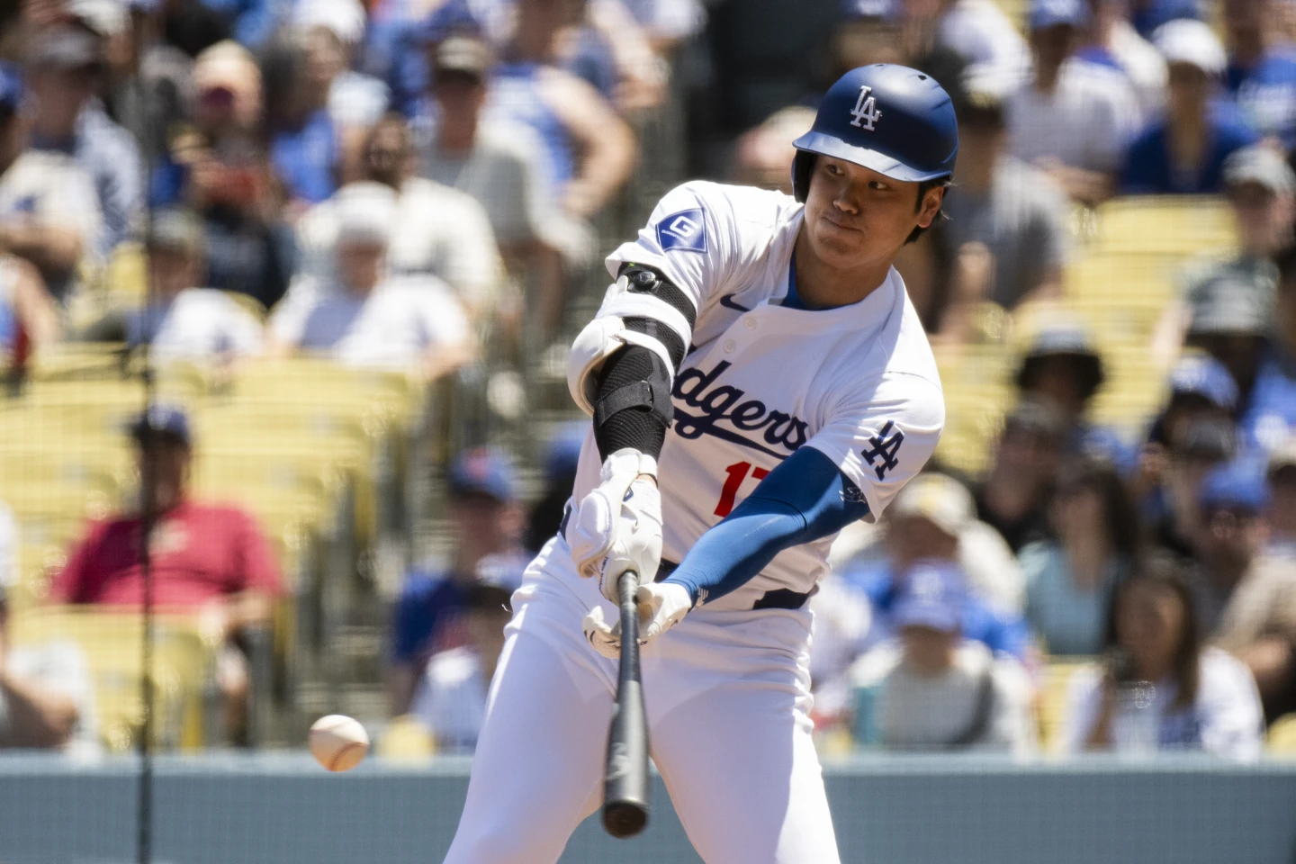 Shohei Ohtani of the Los Angeles Dodgers hits a two-run homer during the third inning in the game against the New York Mets at Dodger Stadium in Los Angeles, California, April 21, 2024. /AP