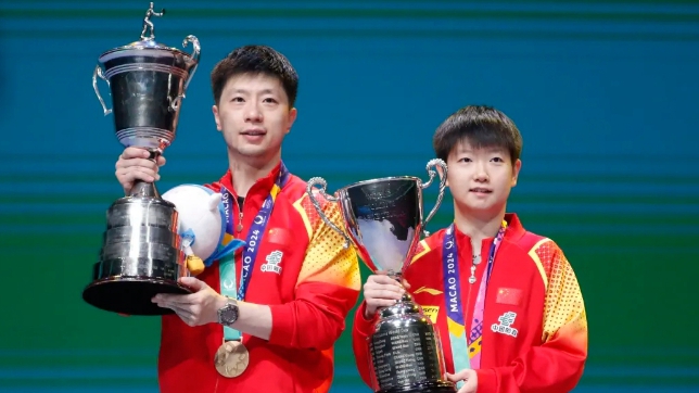 China's Ma Long and Sun Yingsha hold the trophies during the ITTF World Cup in Macao Special Administrative Region, China, April 21, 2024. /CFP