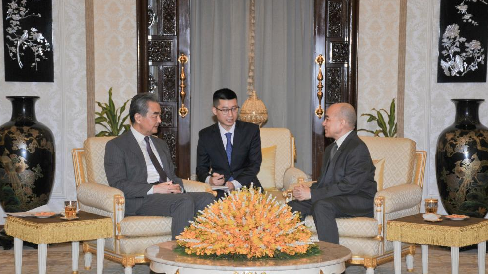 Cambodian King Norodom Sihamoni (R) meets with Chinese Foreign Minister Wang Yi, also a member of the Political Bureau of the Communist Party of China Central Committee, in Phnom Penh, Cambodia, April 21, 2024. /Xinhua