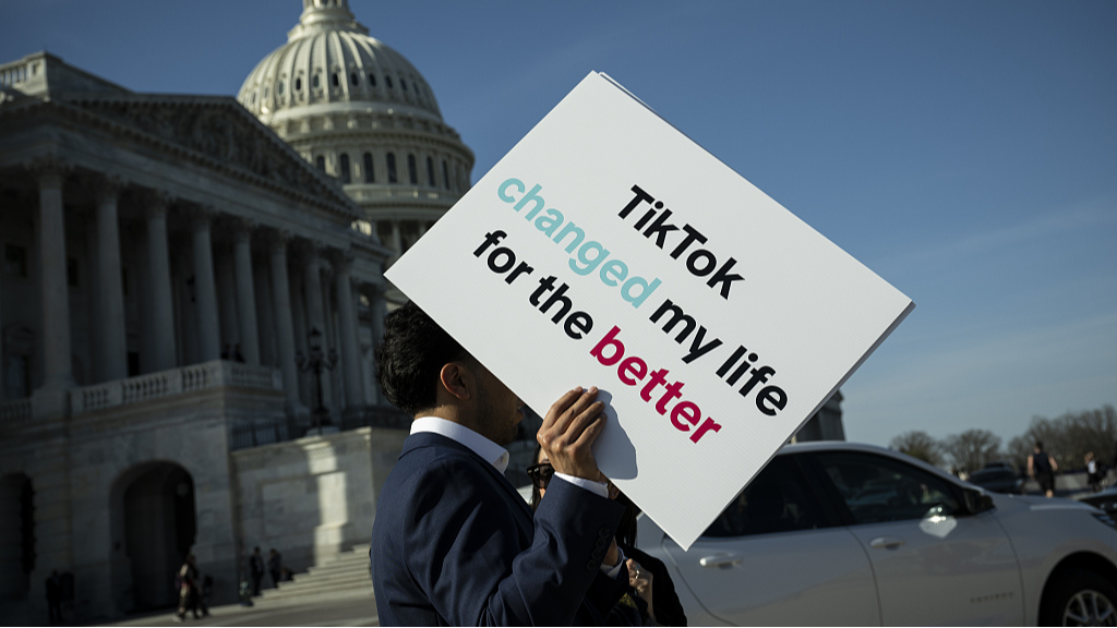 An advocate holds a sign for TikTok following a news conference outside the U.S. Capitol in Washington, D.C., March 12, 2024. /CFP
