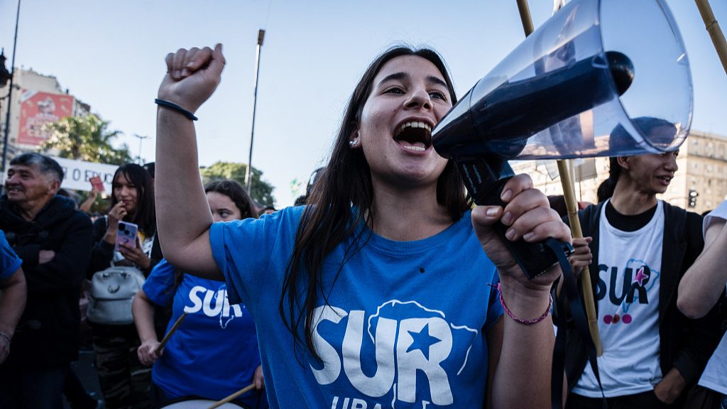 A young woman sings on a megaphone during a rally in Buenos Aires, Argentina, April 23, 2024. /CFP