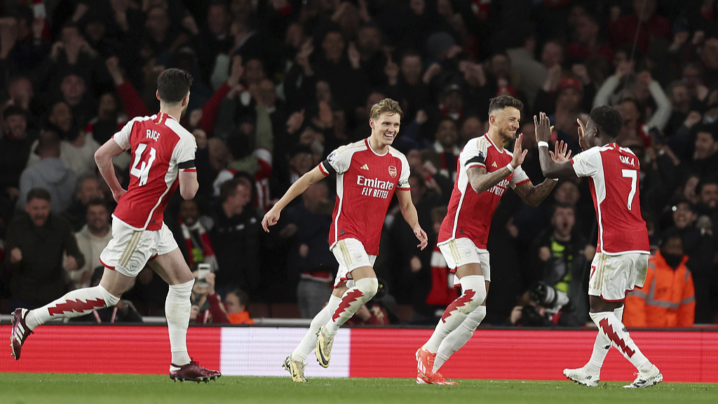 Arsenal players celebrate during their Premier League clash with Chelsea in London, UK, April 23, 2024. /CFP