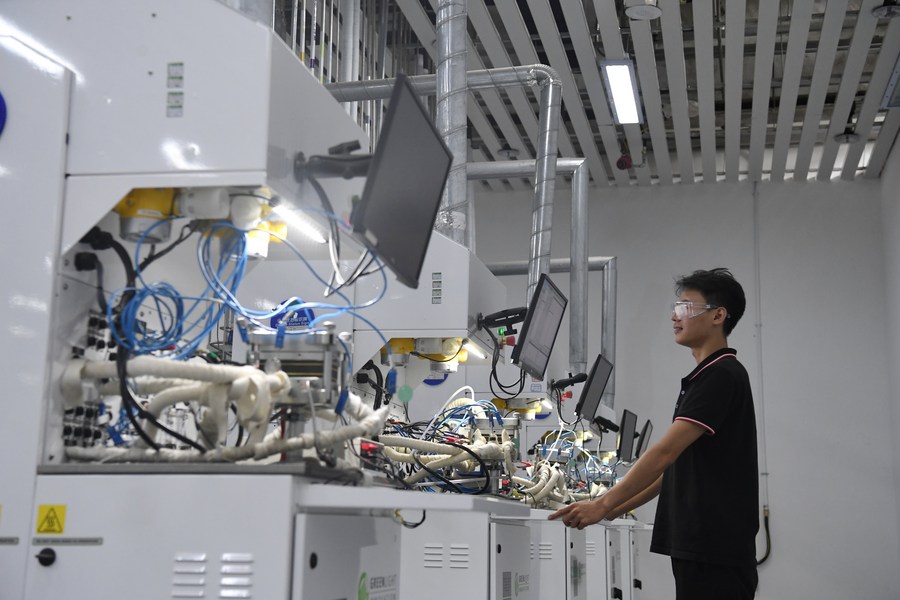A technician works at the fuel cell test area at the hydrogen energy technology center of Great Wall Motor (GWM) in Baoding, north China's Hebei Province, July 15, 2021. /Xinhua