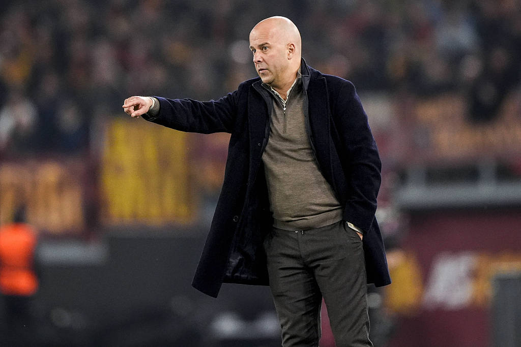 Arne Slot, manager of Feyenoord, gestures during the second-leg game of the UEFA Europa League knockout round playoffs against AS Roma at Stadio Olympico in Rome, Italy, February 22, 2024. /CFP 