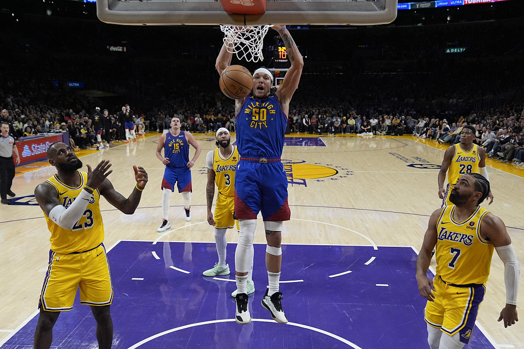Aaron Gordon (#50) of the Denver Nuggets dunks in Game 3 of the NBA Western Conference first-round playoffs against the Los Angeles Lakers at Crypto.com Arena in Los Angeles, California, April 25, 2024. /CFP