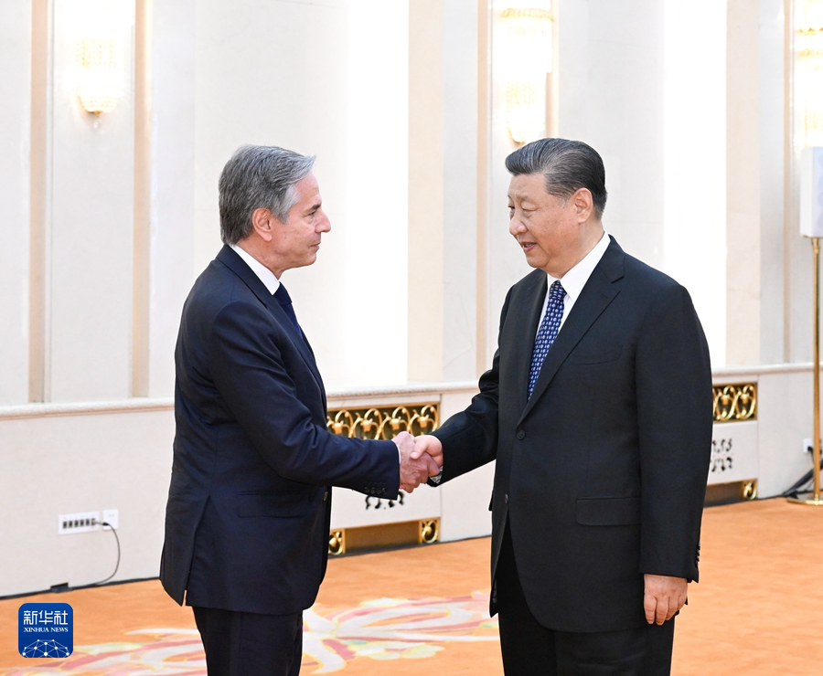 Chinese President Xi Jinping (R) shakes hands with U.S. Secretary of State Antony Blinken in Beijing, China, April 27, 2024. /Xinhua