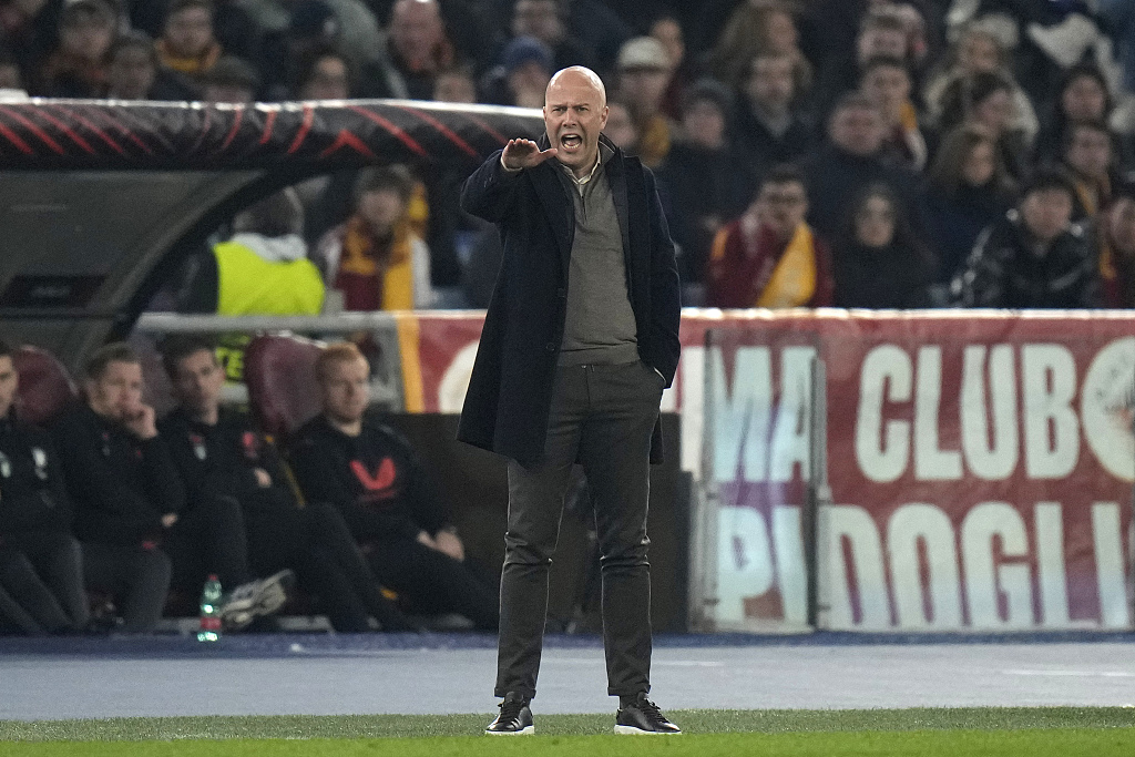 Arne Slot, manager of Feyenoord, makes a gesture during the second-leg game of the UEFA Europa League knockout round playoffs against AS Roma at Stadio Olympico in Rome, Italy, February 22, 2024. /CFP