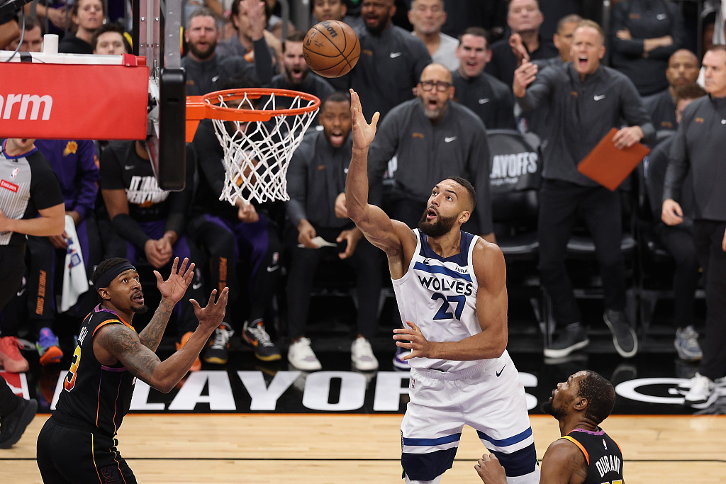 Rudy Goebrt (#27) of the Minnesota Timberwolves shoots in Game 3 of the NBA Western Conference first-round playoffs against the Phoenix Suns at Footprint Center in Phoenix, Arizona, April 26, 2024. /CFP