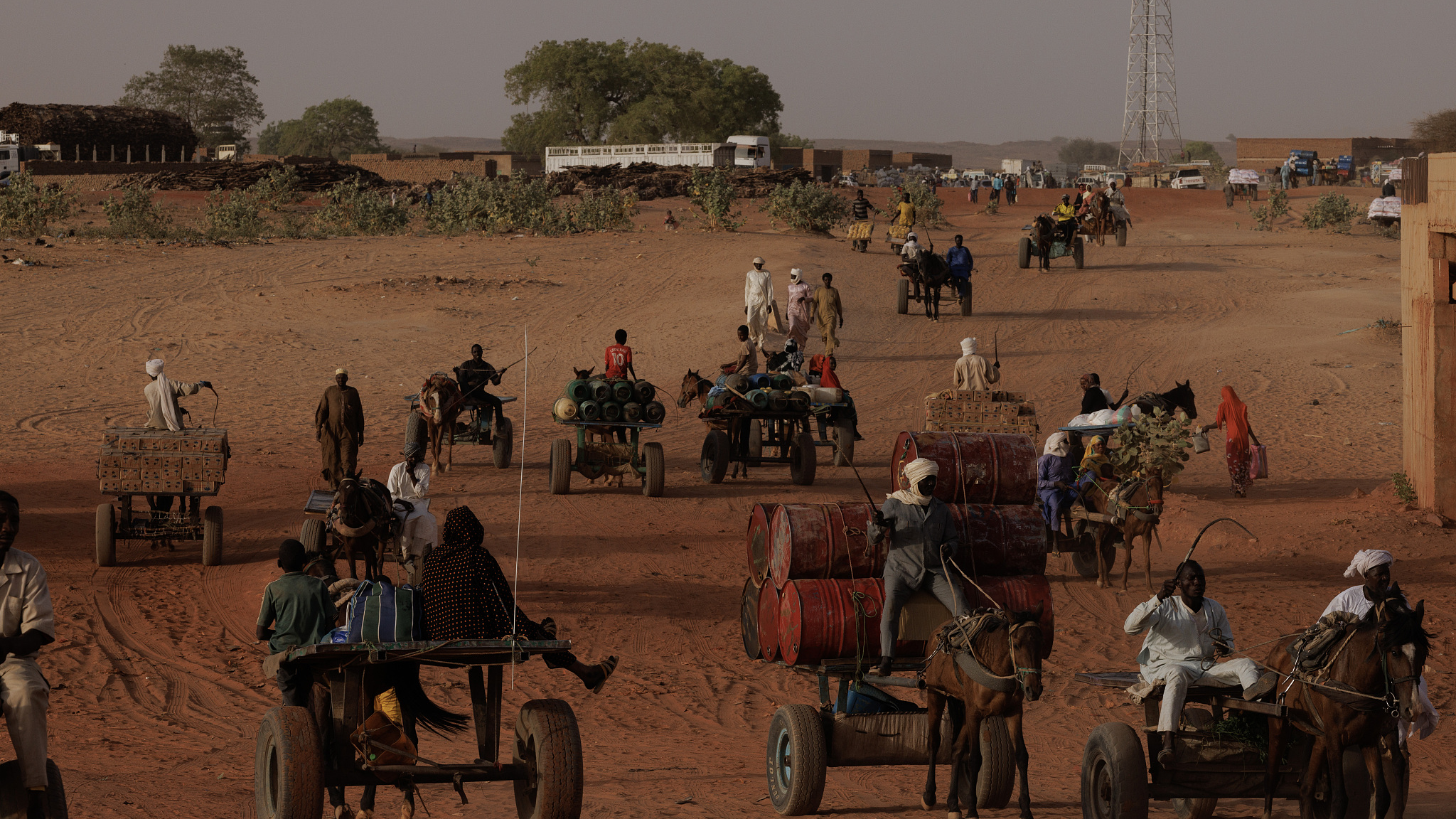 Goods move back and forth on horseback across the border between Sudan and Chad in Adre, Chad, April 25, 2024. /CFP