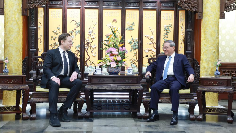 Chinese Premier Li Qiang (R) meets Elon Musk, CEO of the U.S. electric carmaker Tesla, in Beijing, China, April 28, 2024. /Xinhua