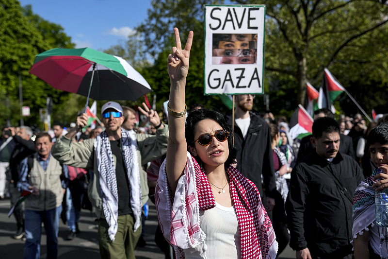 People take part in a pro-Palestinians protest rally in Berlin, April 27, 2024. /CFP 