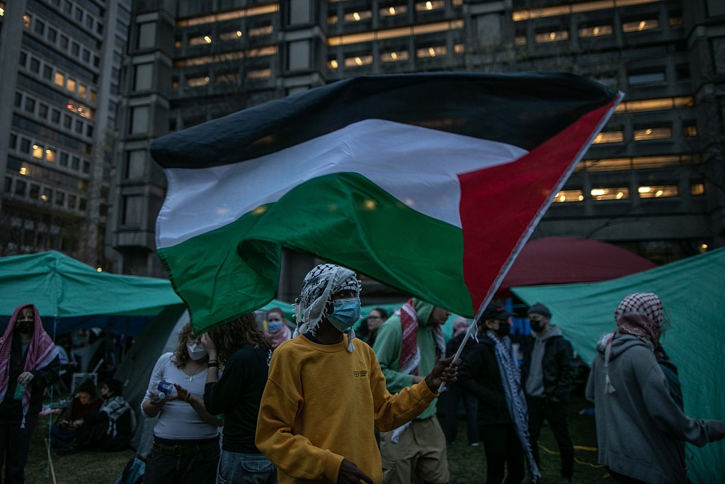 Students of McGill University camp on the campus and take part in Gaza protest against Israeli attacks in Montreal, Canada, April 27, 2024. /CFP