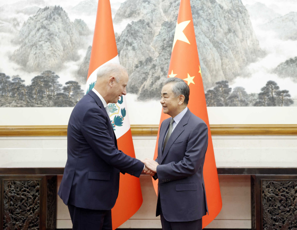 Chinese Foreign Minister Wang Yi (R) shakes hands with visiting Peruvian Foreign Minister Javier Gonzalez-Olaechea Franco in Beijing, China, April 29, 2024. /Chinese Foreign Ministry