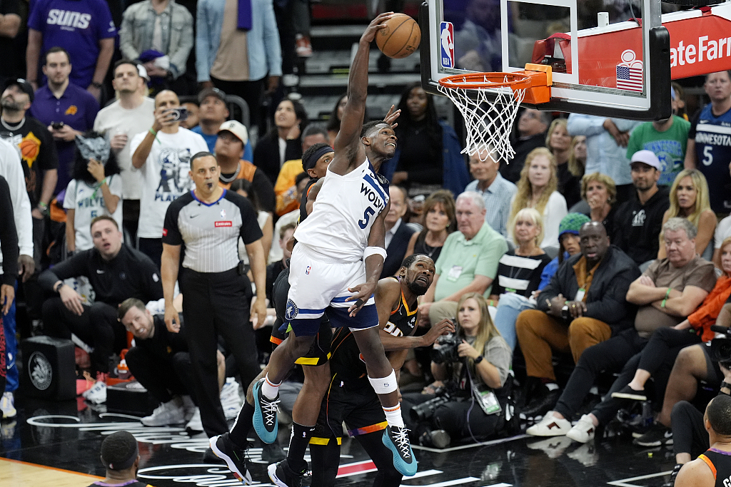 Anthony Edwards (#5) of the Minnesota Timberwolves dunks in Game 4 of the NBA Western Conference first-round playoffs against the Phoenix Suns at Footprint Center in Phoenix, Arizona, April 28, 2024. /CFP