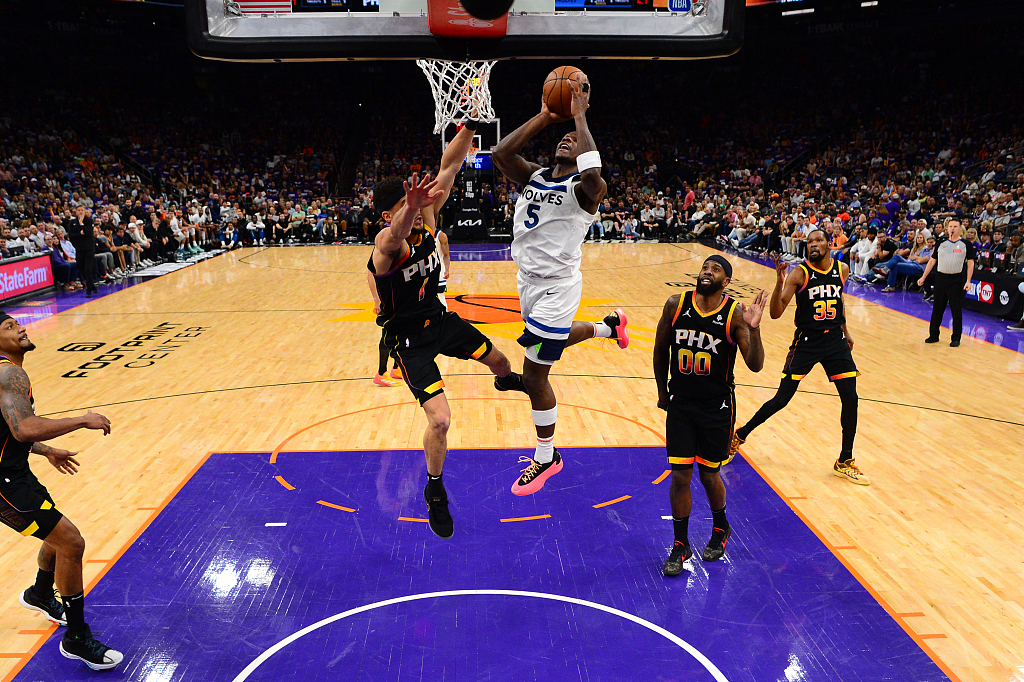 Anthony Edwards (#5) of the Minnesota Timberwolves drives toward the rim in Game 4 of the NBA Western Conference first-round playoffs against the Phoenix Suns at Footprint Center in Phoenix, Arizona, April 28, 2024. /CFP
