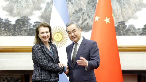 Chinese Foreign Minister Wang Yi (R), also a member of the Political Bureau of the Communist Party of China Central Committee, shakes hands with his Argentine counterpart, Diana Mondino, in Beijing, China, April 30, 2024. /Chinese Foreign Ministry