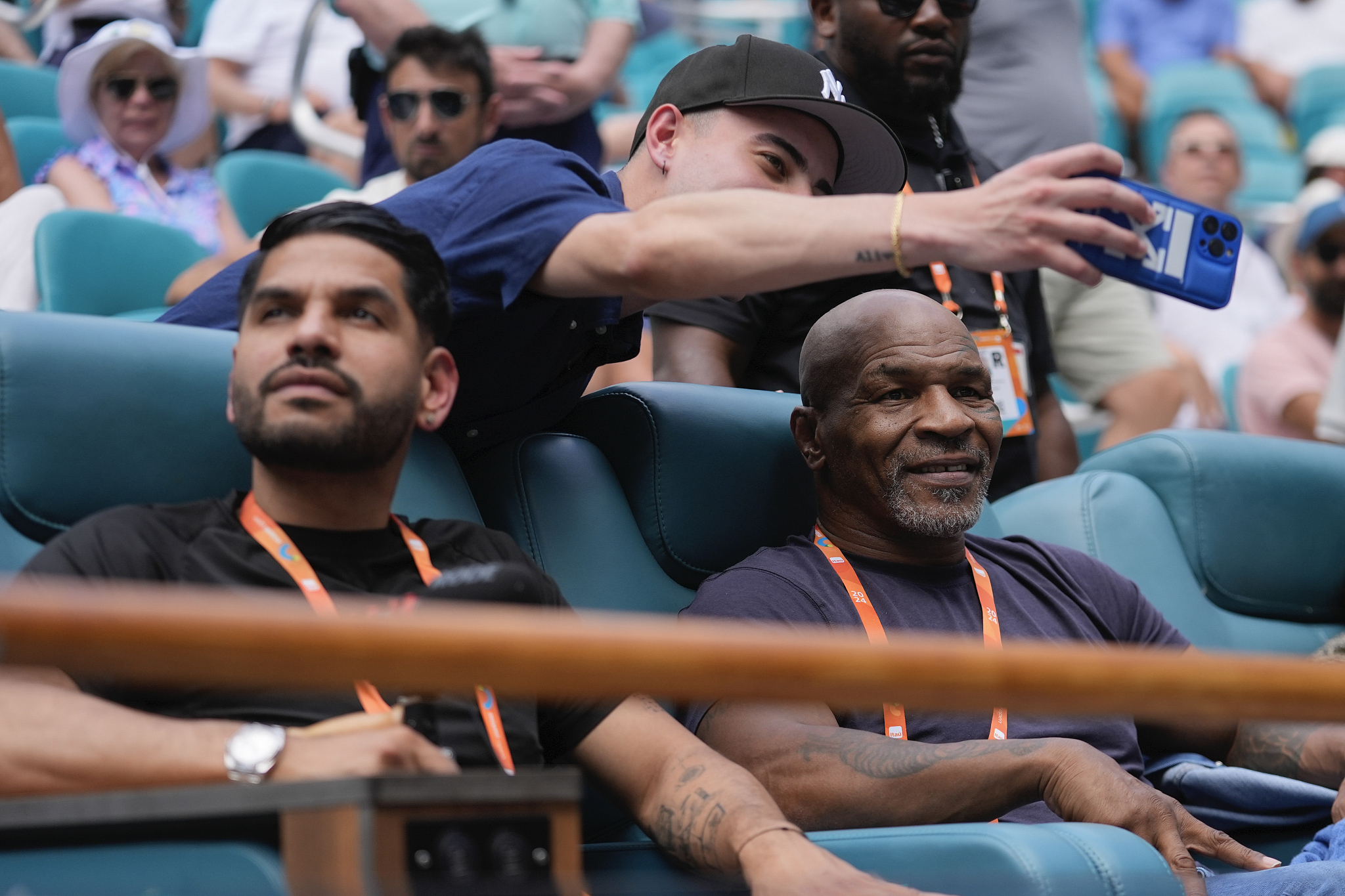 Mike Tyson (R) poses for a selfie with a fan between games during the Miami Open women's singles quarterfinal between Yulia Putintseva of Kazakhstan and Victoria Azarenka of Belarus in Miami, U.S., March 26, 2024. /CFP