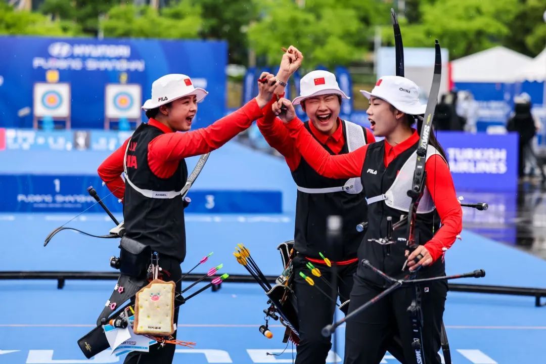 Team China react after winning the recurve women's team final at the Archery World Cup in Shanghai, China, April 28, 2024. /CFP