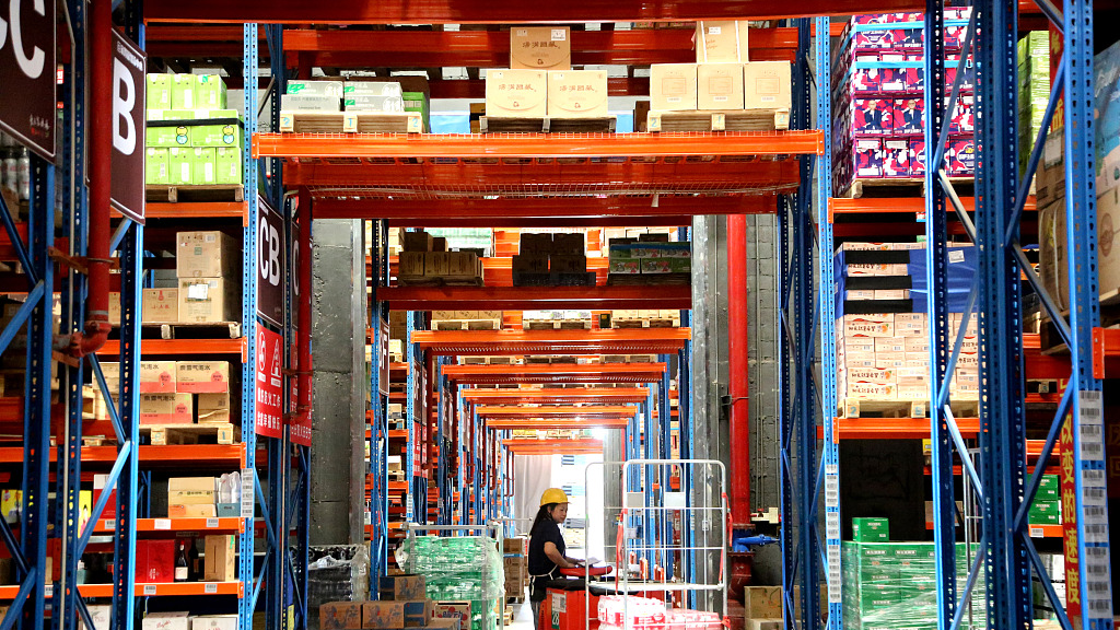 Staff member delivers goods according to orders at a warehouse in Lianyun District, Lianyungang City, east China's Jiangsu Province. /CFP