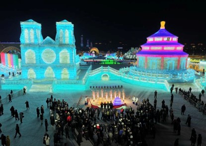 Guests unveil the ice sculptures fashioned after Beijing's Temple of Heaven and Notre Dame cathedral in Paris, at Harbin Ice and Snow World in Harbin, northeast China's Heilongjiang Province, January 5, 2024. /Xinhua